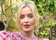 劳拉·惠特莫尔(Laura Whitmore)对《严格的生活》(Strictly)剧作了措辞激烈的新声明